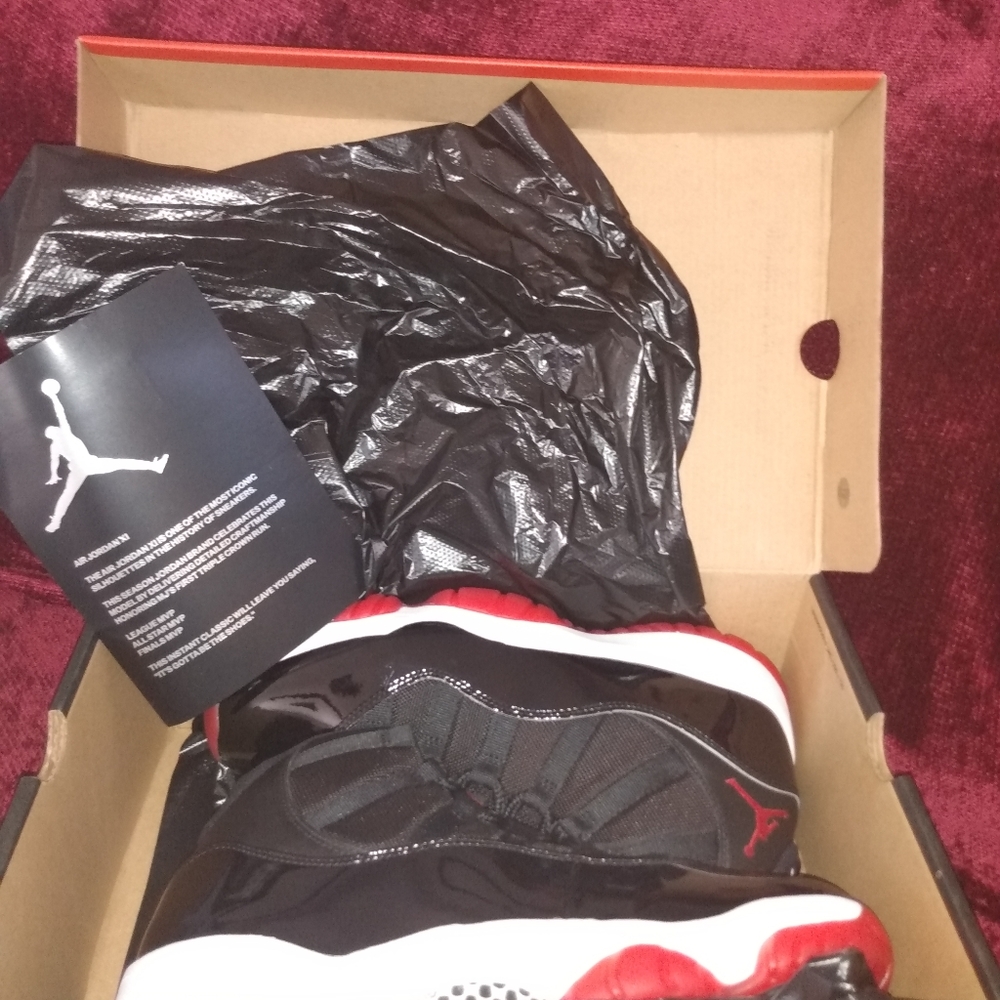 Jordan retro bred 11s